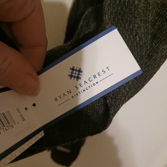 NWT! Men's Scarf (Ryan Seacrest) - Picture 8 of 10